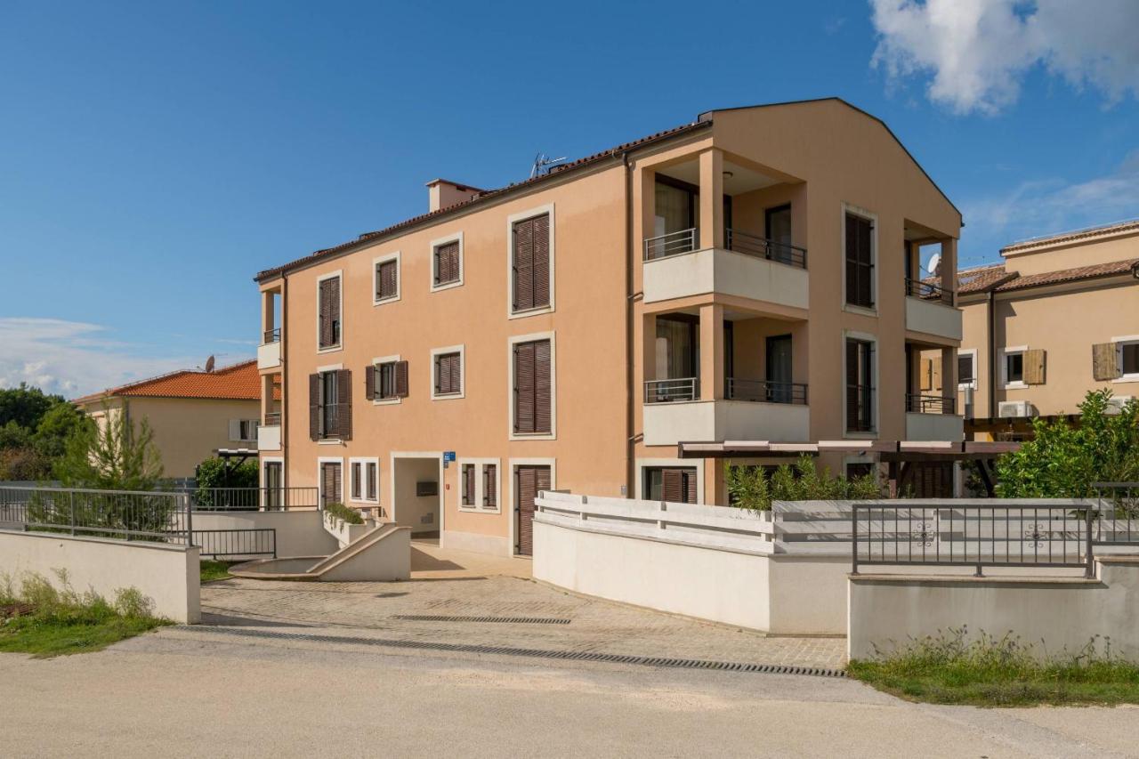 Apartment Carpe Diem Premantura Exterior photo